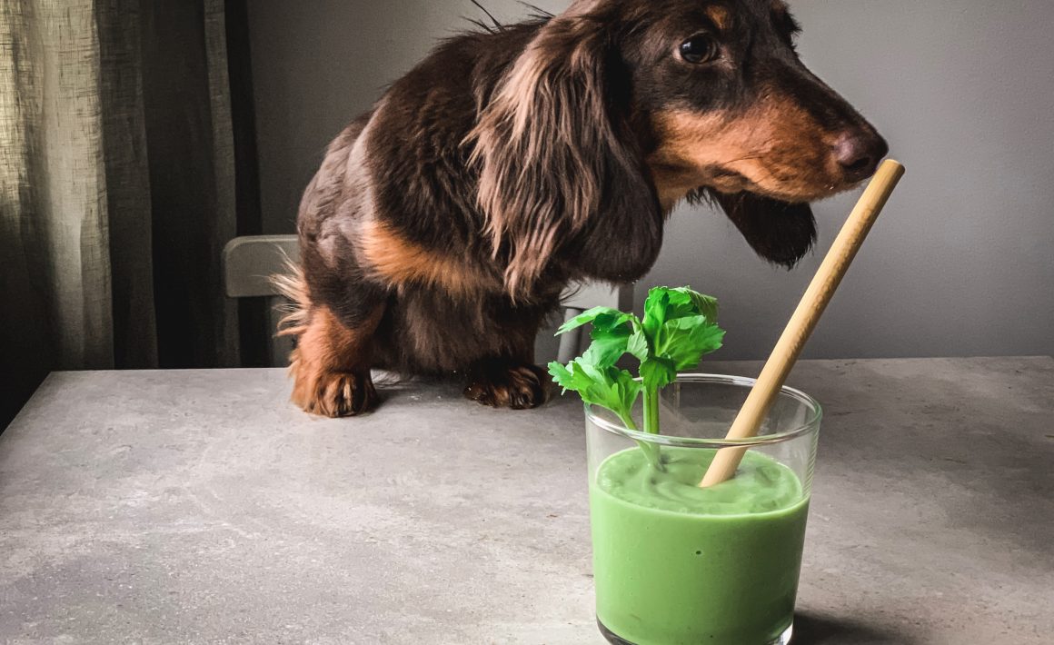 Celery Smoothie with Pears and Lemon Food Pharmacy