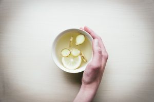 Ingefära och citron i varmt vatten
